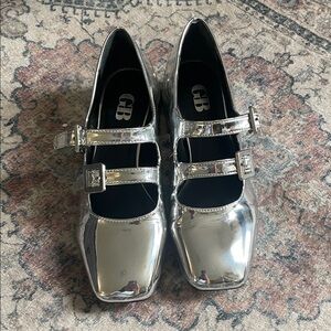 Gianni Bini Women's Shiny Silver Flats